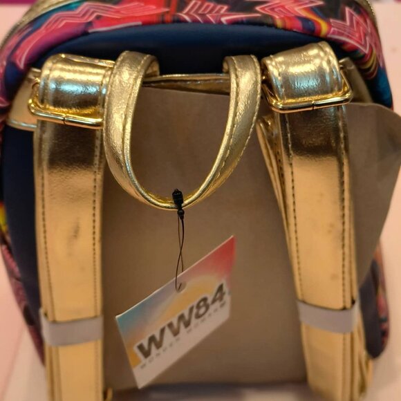 Loungefly SDCC 2020 Wonder Woman 1984 WW84 Backpack EXCLUSIVE  Comic Con NWT - Picture 3 of 3